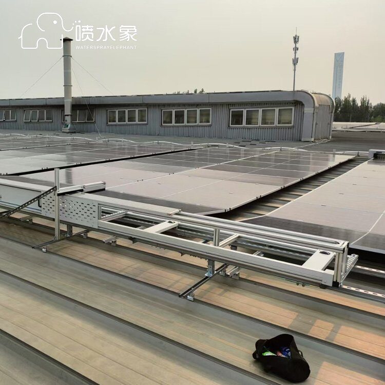 WSE-R20 hanging robot on a rooftop PV plant